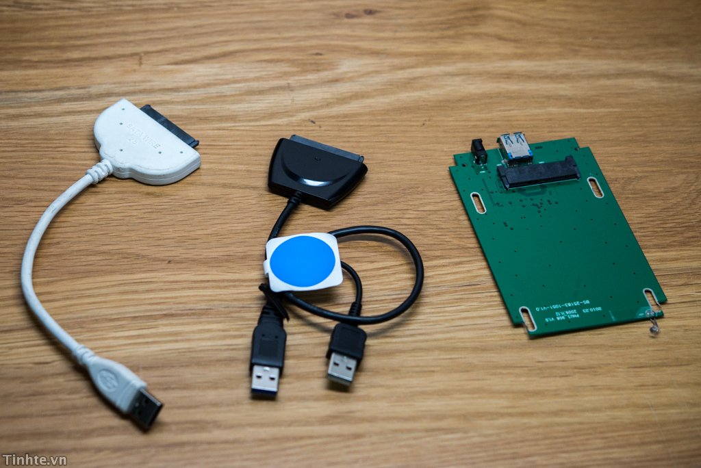 Từ trái qua: cáp SATA to USB 2.0; SATA to USB 3.0 và box ổ cứng di động​